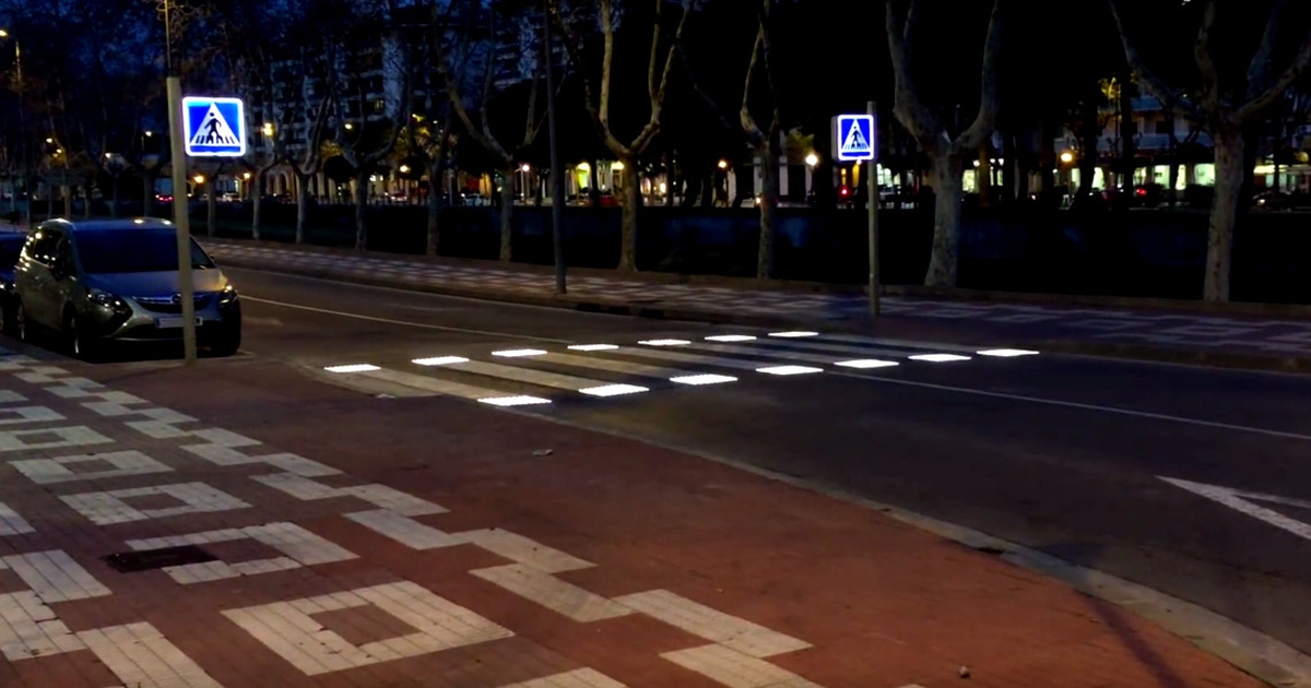 Inteligentes y luminosos: los pasos de peatones del futuro hablan español