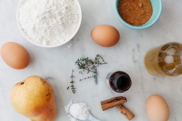 Torta di pere, vaniglia e timo