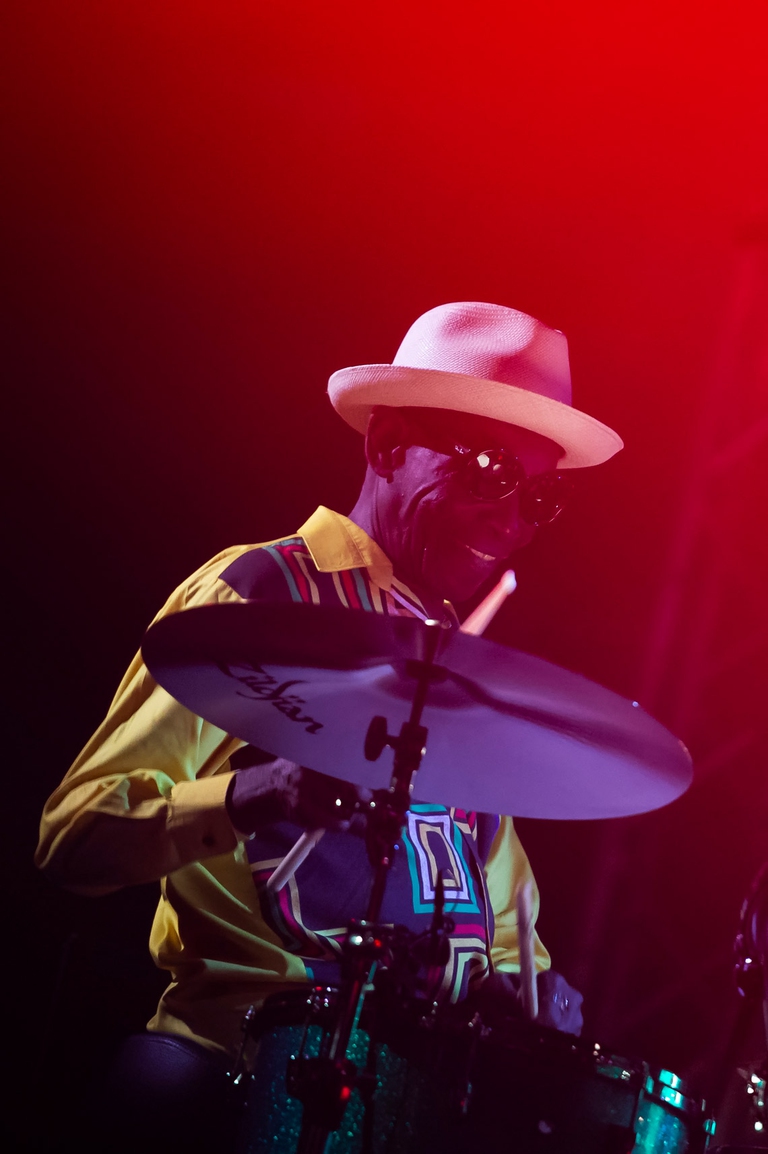 Tony Allen in un live con Jeff Mills alle Ogr di Torino nel 2018