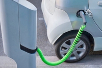 Ricaricare un’auto elettrica in pochi secondi si può. Con i supercondensatori