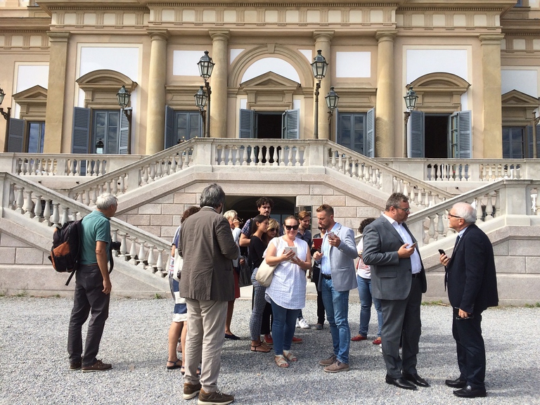 La nostra visita alla Reggia di Monza per provare in anteprima la nuova app. A destra il sindaco e presidente del Consorzio Villa Reale e Parco di Monza Roberto Scanagatti parla con il direttore del Consorzio Lorenzo Lamperti.