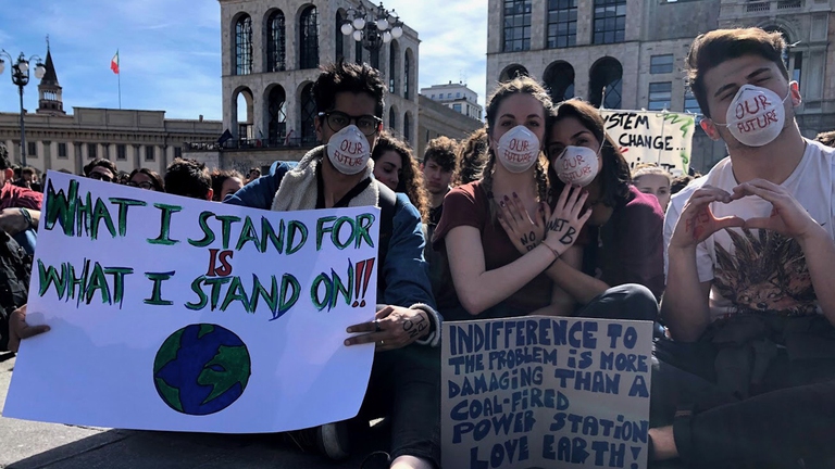 Il 15 marzo si è svolto il primo sciopero globale per il futuro. A Milano hanno partecipato 100mila persone © Camilla Soldati/LifeGate