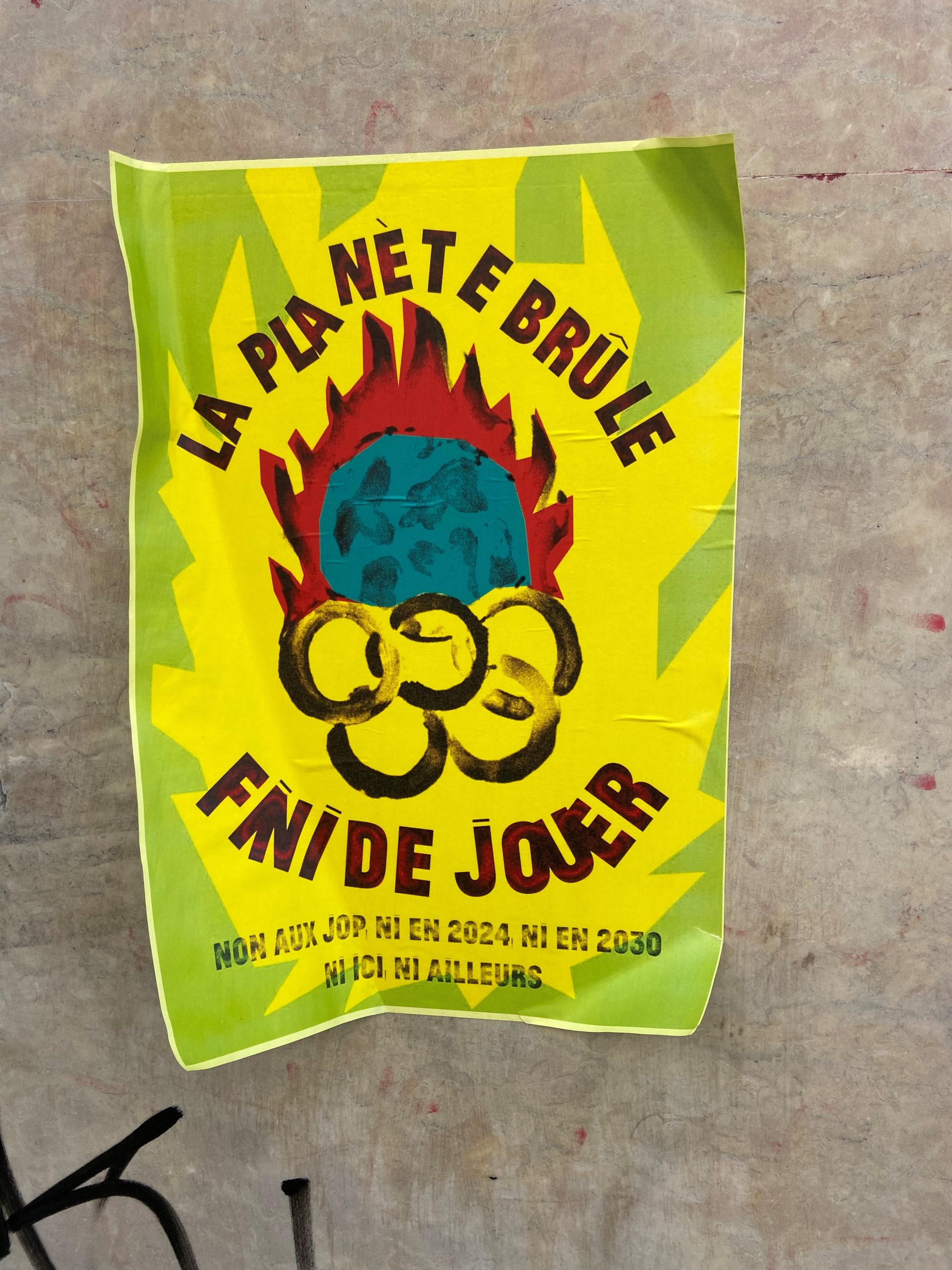 Volantino a Parigi olimpiadi