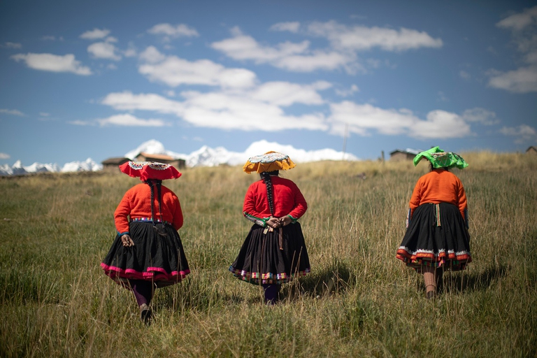 Donne quechua in una vallata del Perù