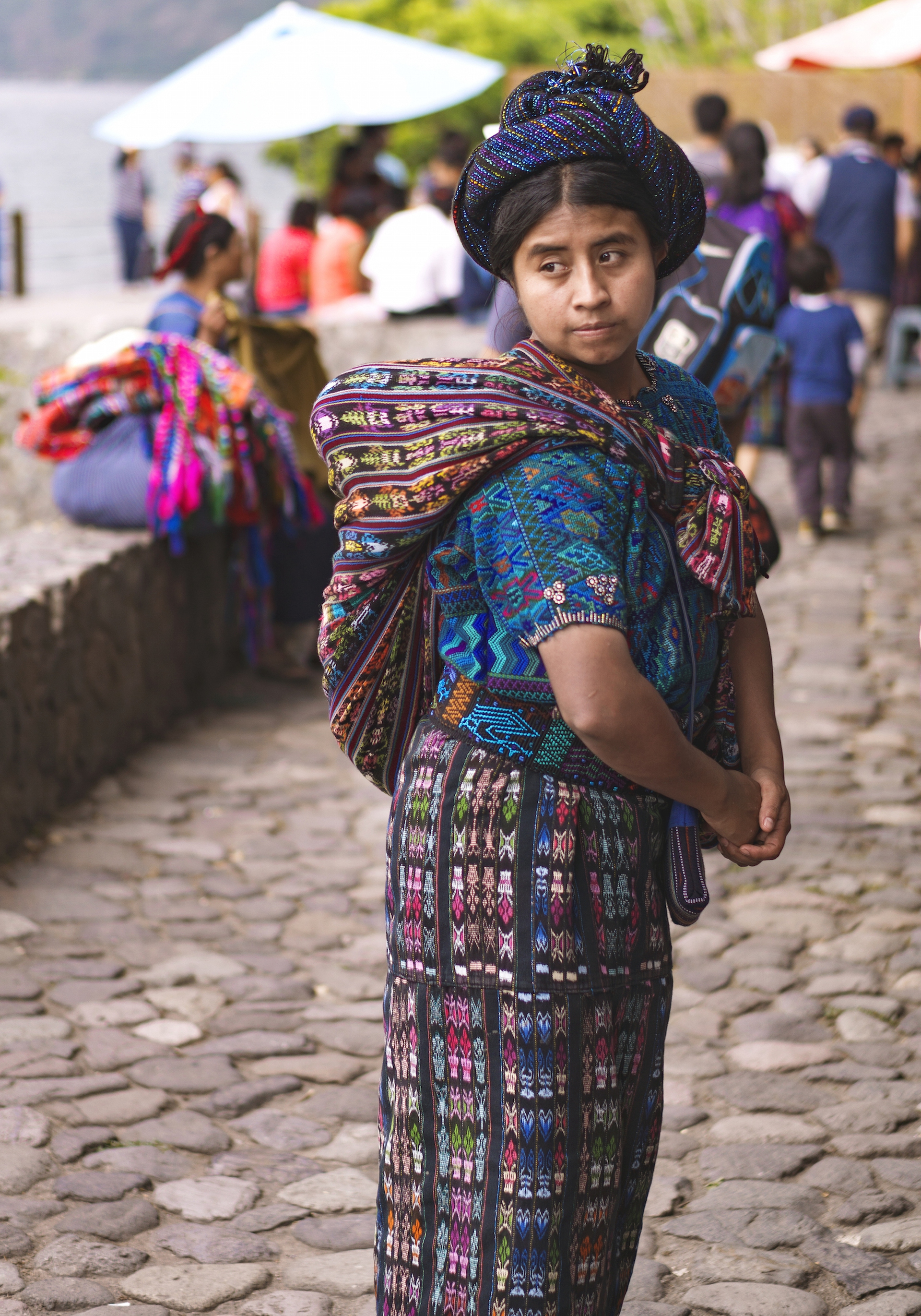 Guatemala, le donne Maya lottano per proteggere i tessuti indigeni dall’industria della moda