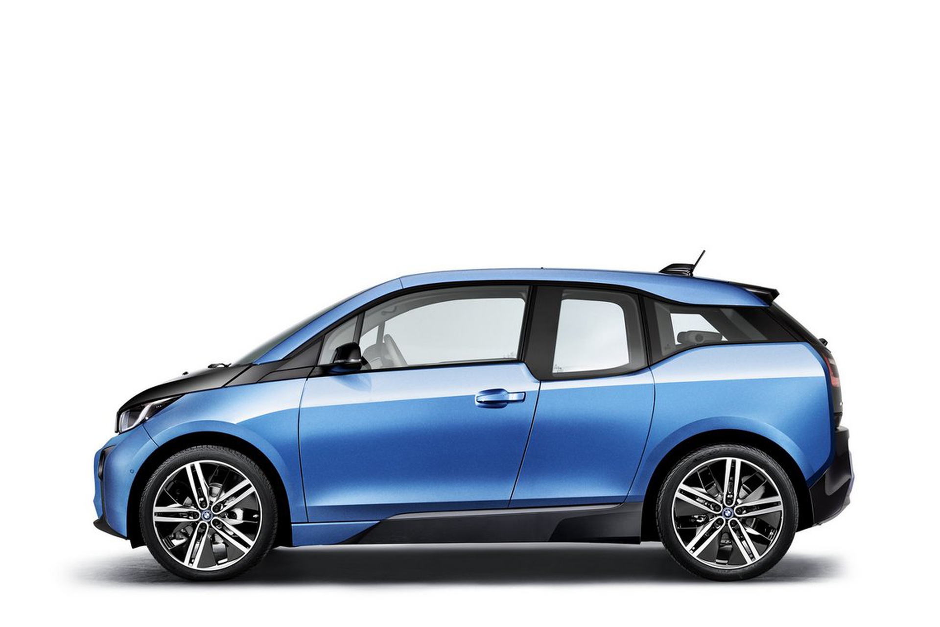 La nuova elettrica Bmw i3 percorre fino a 245 km a ogni
