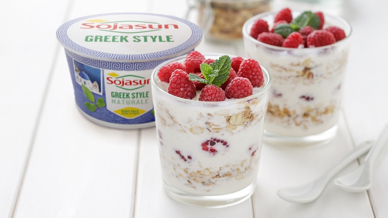 Alternativa vegetale allo yogurt greco, come gustarlo al meglio in cucina -  LifeGate