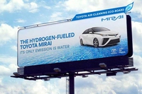 La pubblicità della Mirai è su cartelloni che ripuliscono l’aria