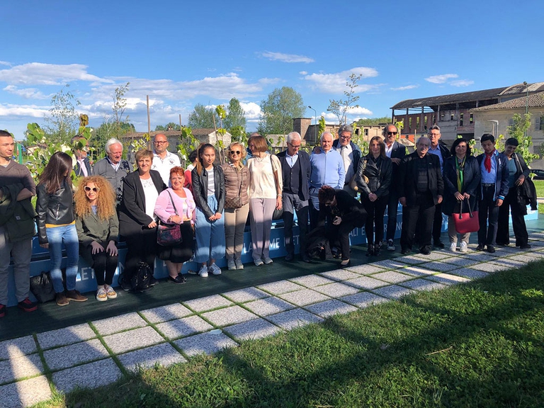 La capitale del Monferrato, in Piemonte, luogo di colline e vigneti, il cui territorio è patrimonio Unesco dal 2014, è quella che ha patito di più, nel nostro Paese, l’inquinamento da asbesto. Per questo ogni anno viene assegnato un premio a chi si batte contro l'amianto
