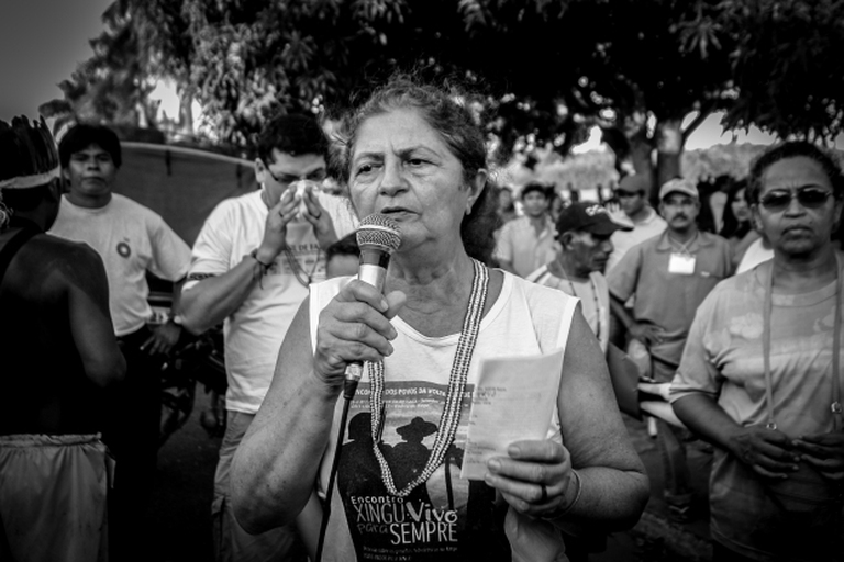 Antonia Melo da Silva durante una marcia in strada © Water grabbing observatory 