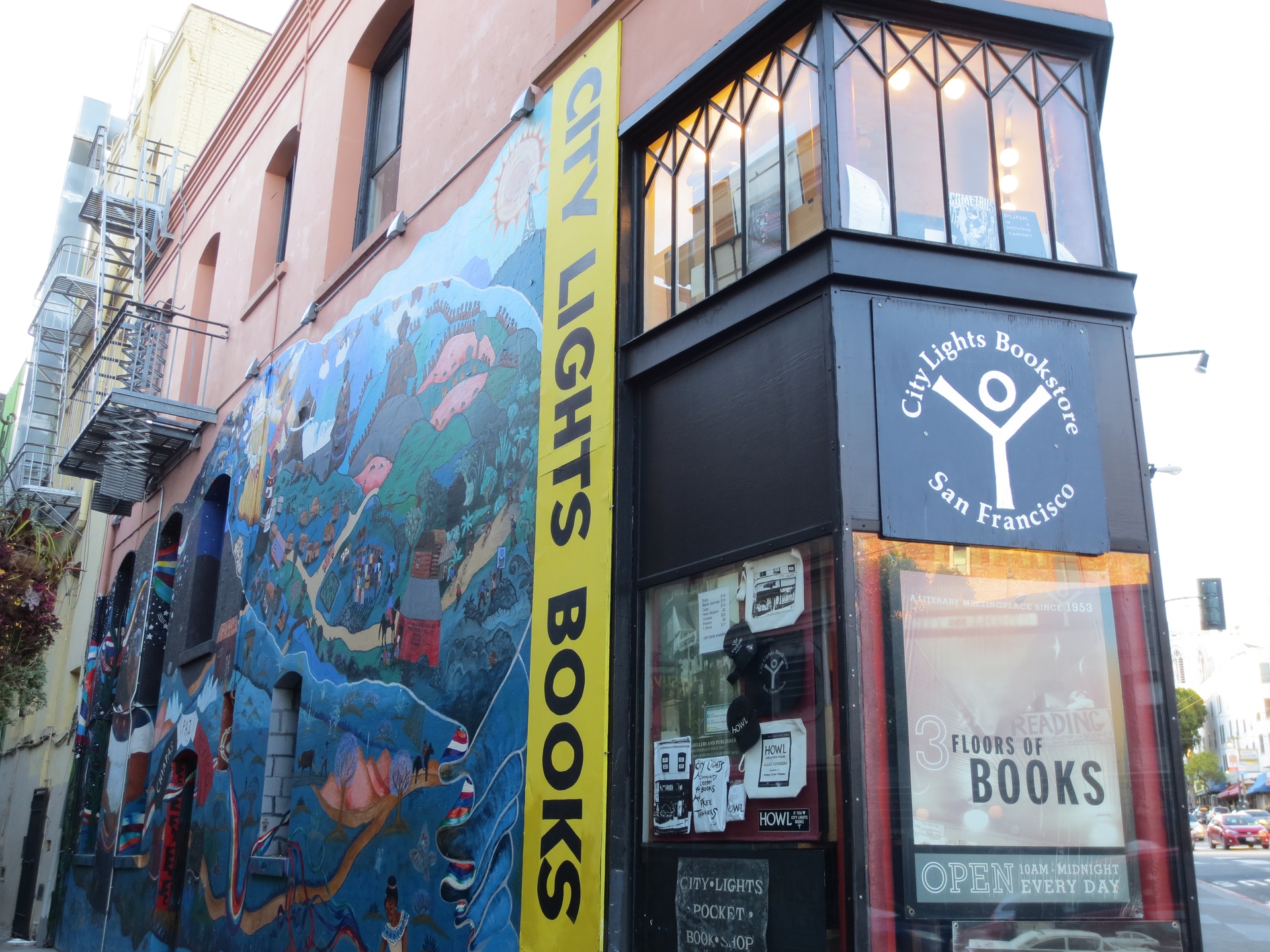 Le foto della libreria City lights a San Francisco