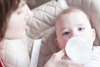 Anche il latte artificiale inquina (e non poco) il Pianeta