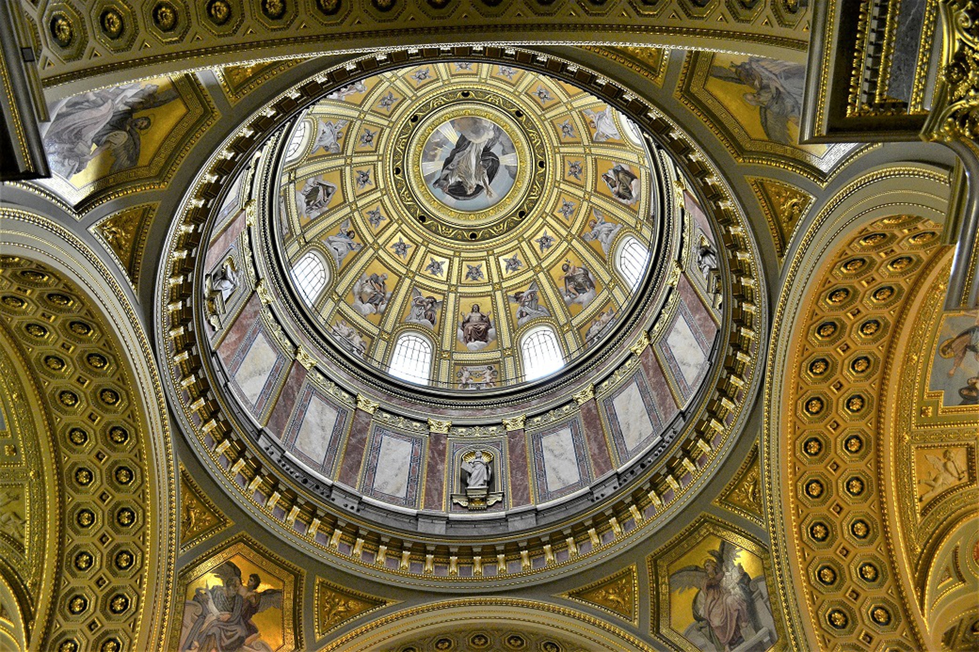 La cattedrale di Budapest è dedicata a Santo Stefano