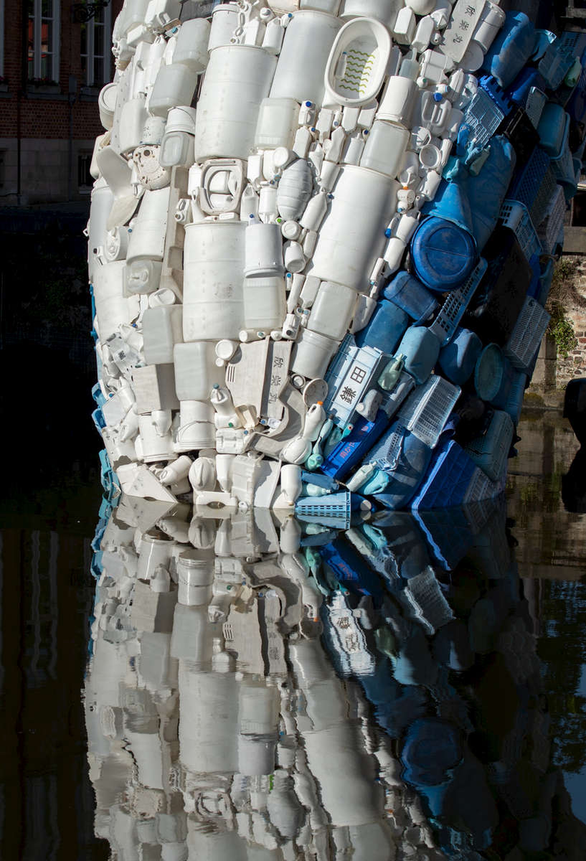 La balena di STUDIOKCA a Bruges_8