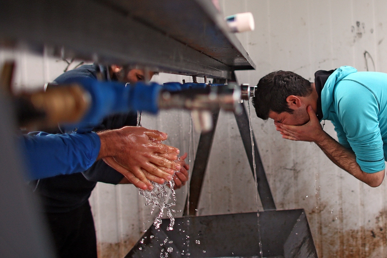 profughi campo dunkerque 