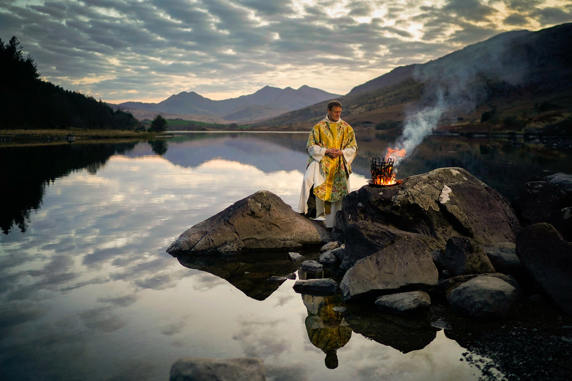 Reverend Stuart Elliott Conducts Easter Service