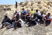 Tre corpi di neonati migranti ripescati al largo della Libia. Cento dispersi