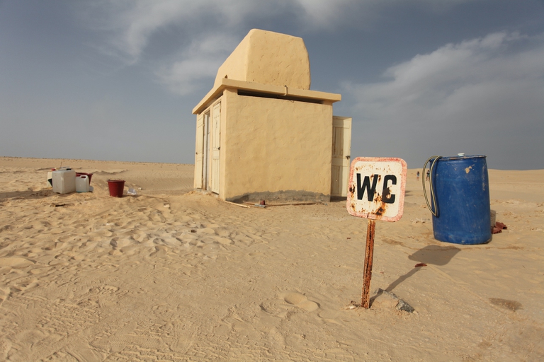 Un wc nel deserto.