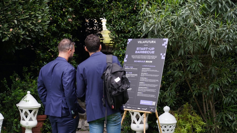 Il tema dello startup barbecue 2025 è la solitudine nell'era dell'iperconnessione.