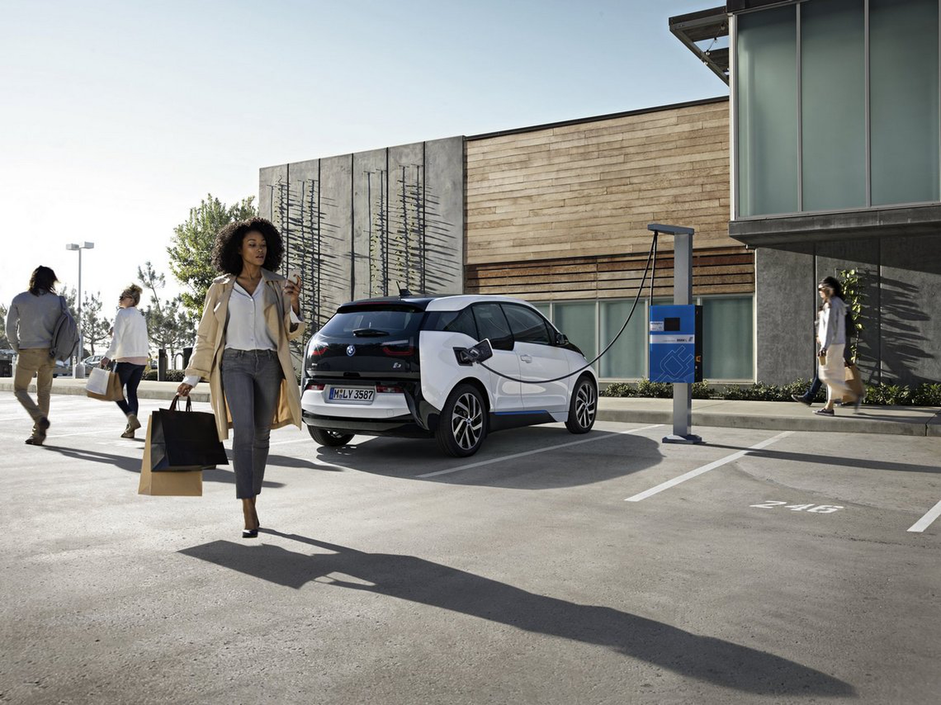 BMWi32016-006
