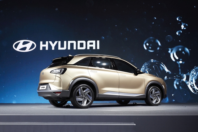 Nel 2018, oltre alla nuova Suv a idrogeno, debutterà la versione elettrica della crossover compatta Hyundai Kona, accreditata di 390 chilometri d'autonomia