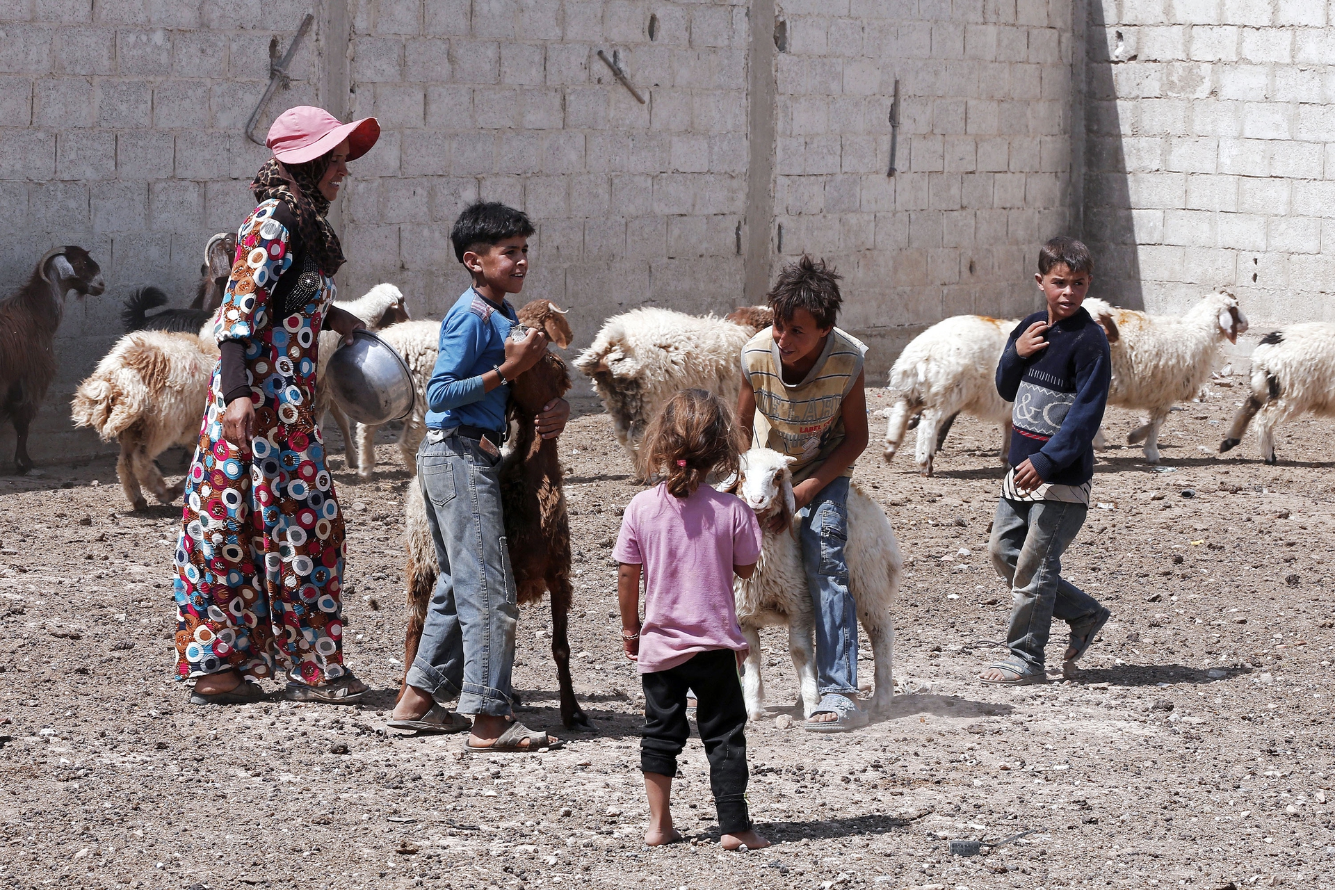 Um Yazan coi suoi bambini