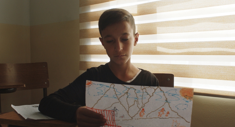 Notturno, uno dei bambini sopravvissuti alla prigionia Isis