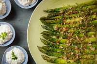 Asparagi croccanti con salsa di rafano