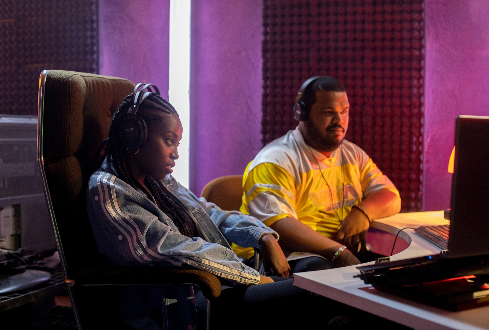 Sara e Momo nello studio di registrazione