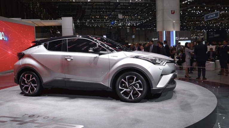 Nuova Toyota CH-R: Suv, compatta, coupé e ibrida.