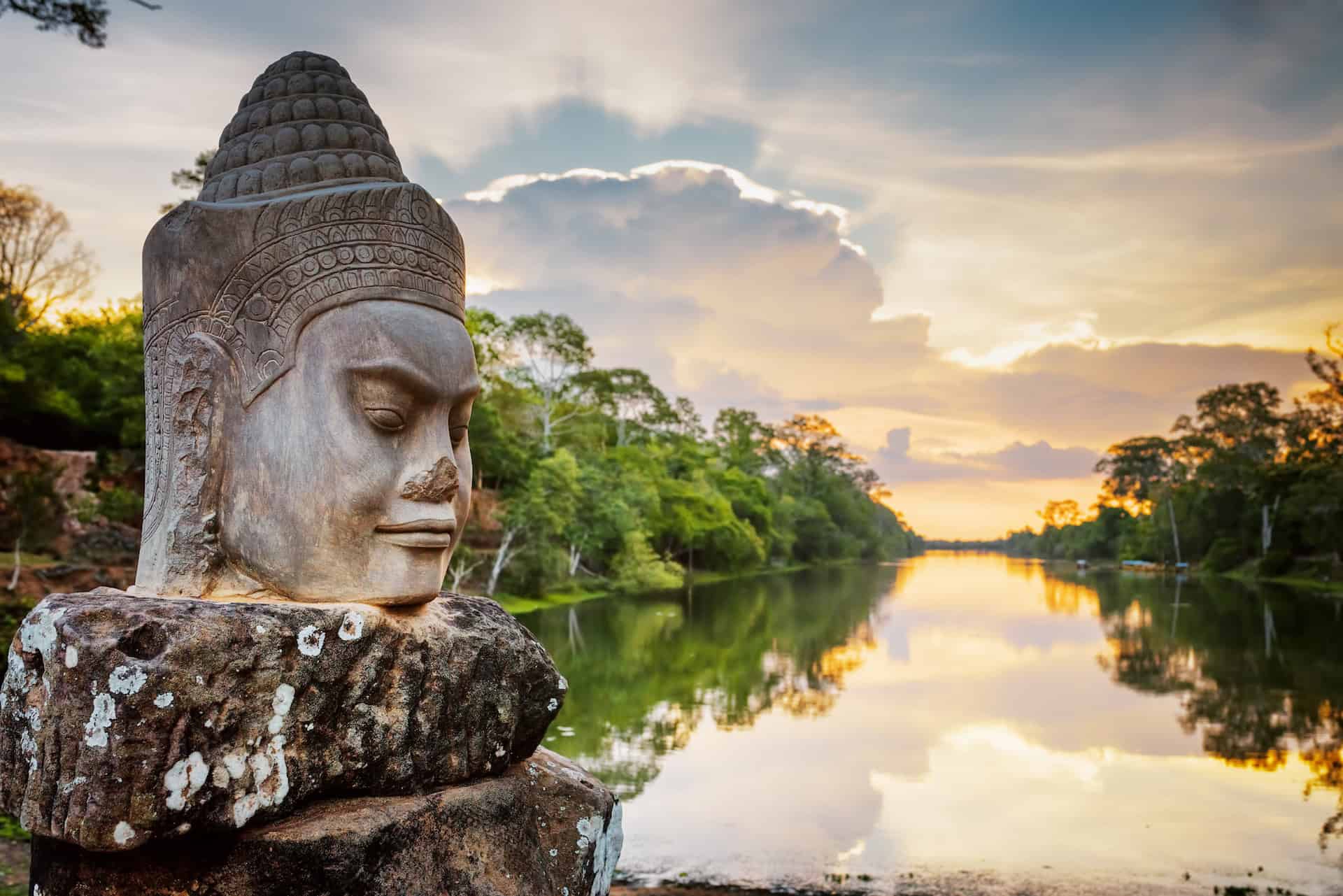 Volti di pietra all'entrata di Angkor Thom