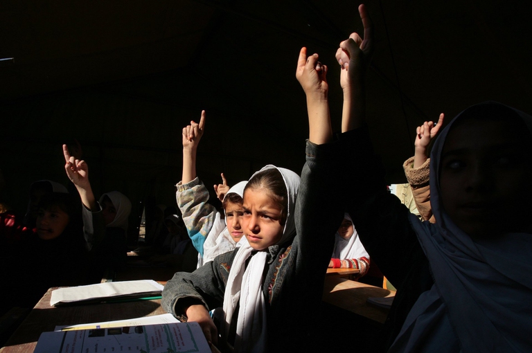 Radio Begum da da scuola alle ragazze di Kabul.