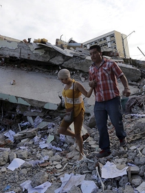 Come il mondo si sta mobilitando dopo il terribile terremoto in Ecuador