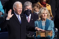 Joe Biden fa il suo ingresso alla Casa Bianca
