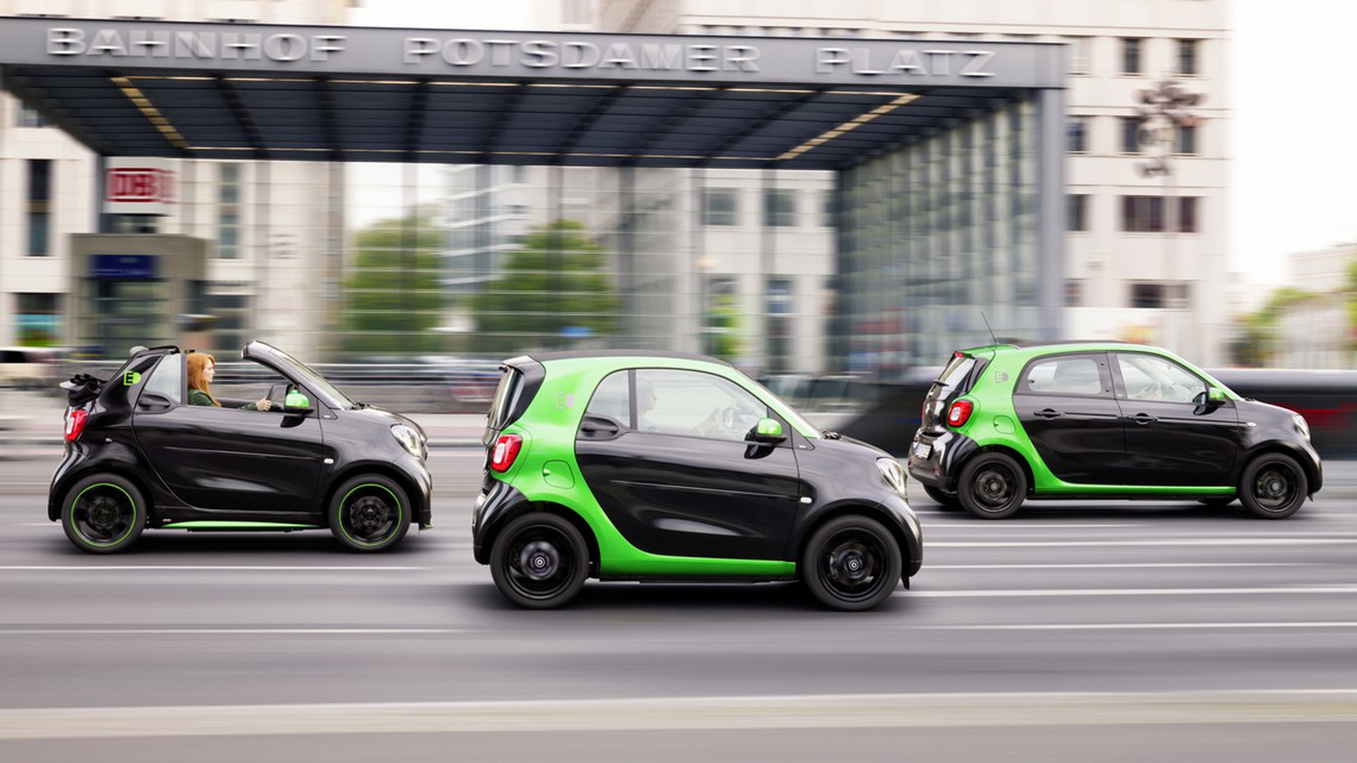 Germania, dal 2030 solo auto elettriche. Al bando i modelli a benzina e gasolio