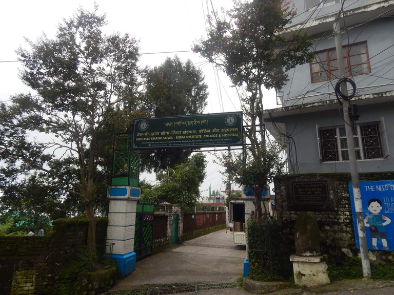 Medicina tibetana. il Men-Tsee-Khang di Mcleodganj, nel nor dell'India