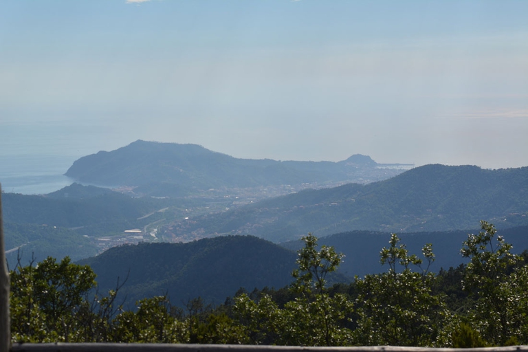 Il paesaggio camminando da Monte Pù a Sestri Levante