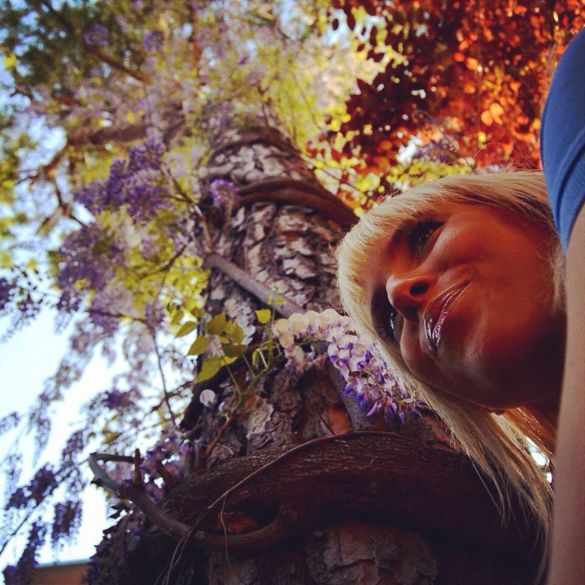 Tree hug selfie, i vincitori del primo concorso degli autoscatti con gli alberi