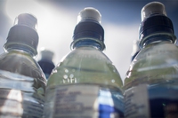 In Italia troppa acqua in bottiglia. Ecco perché possiamo farne a meno