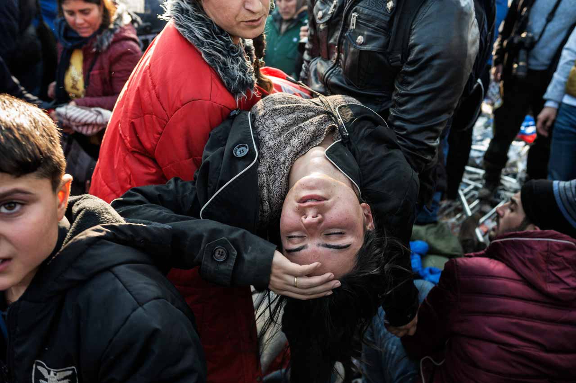 ragazza svenuta a Idomeni