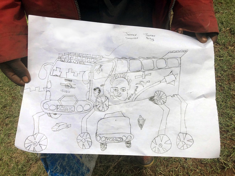 Il matatu che scavalca il traffico, inventato da Melo © Cherimus