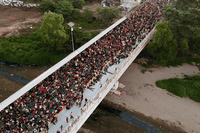 Una carovana di migranti in cerca di futuro è stata bloccata, ancora una volta, tra Messico e Guatemala