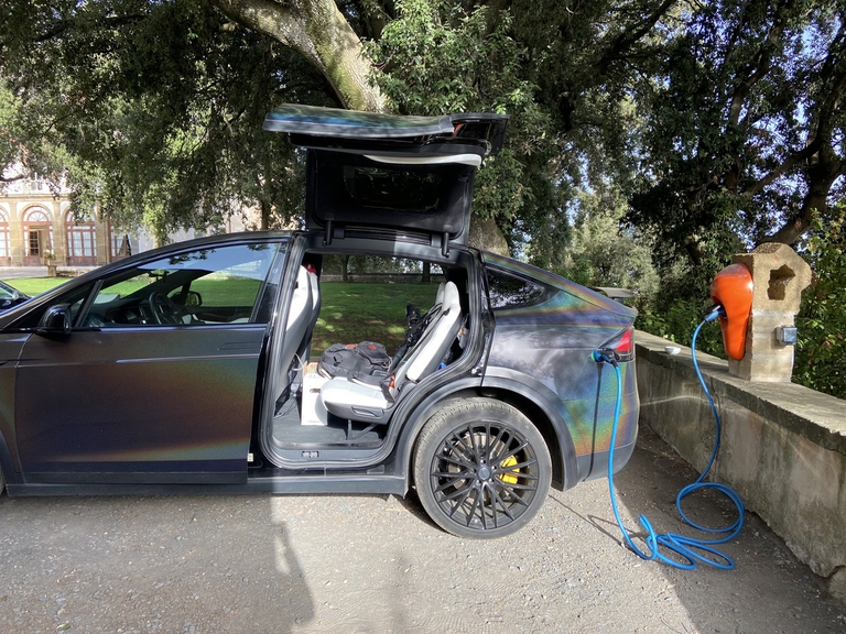 auto elettrica, ricarica, viaggi