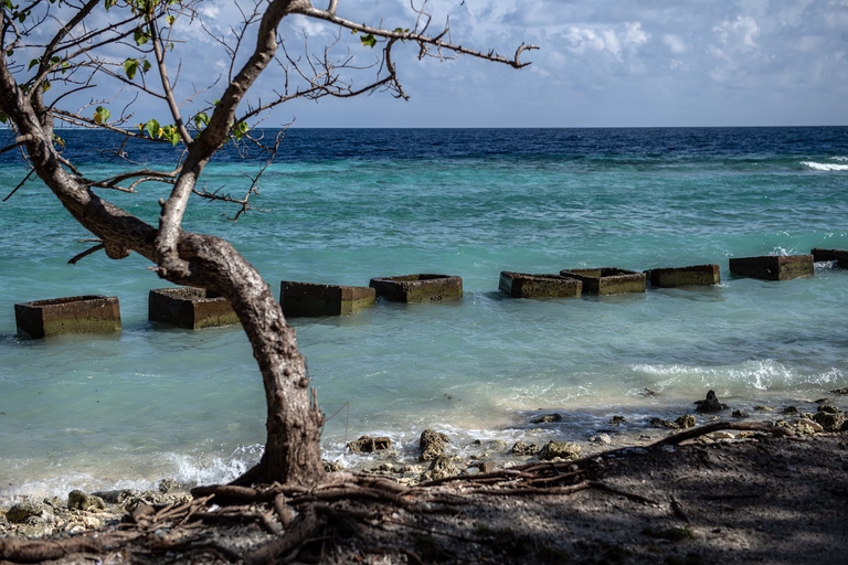 Spiaggia minacciata da erosione alle Maldive