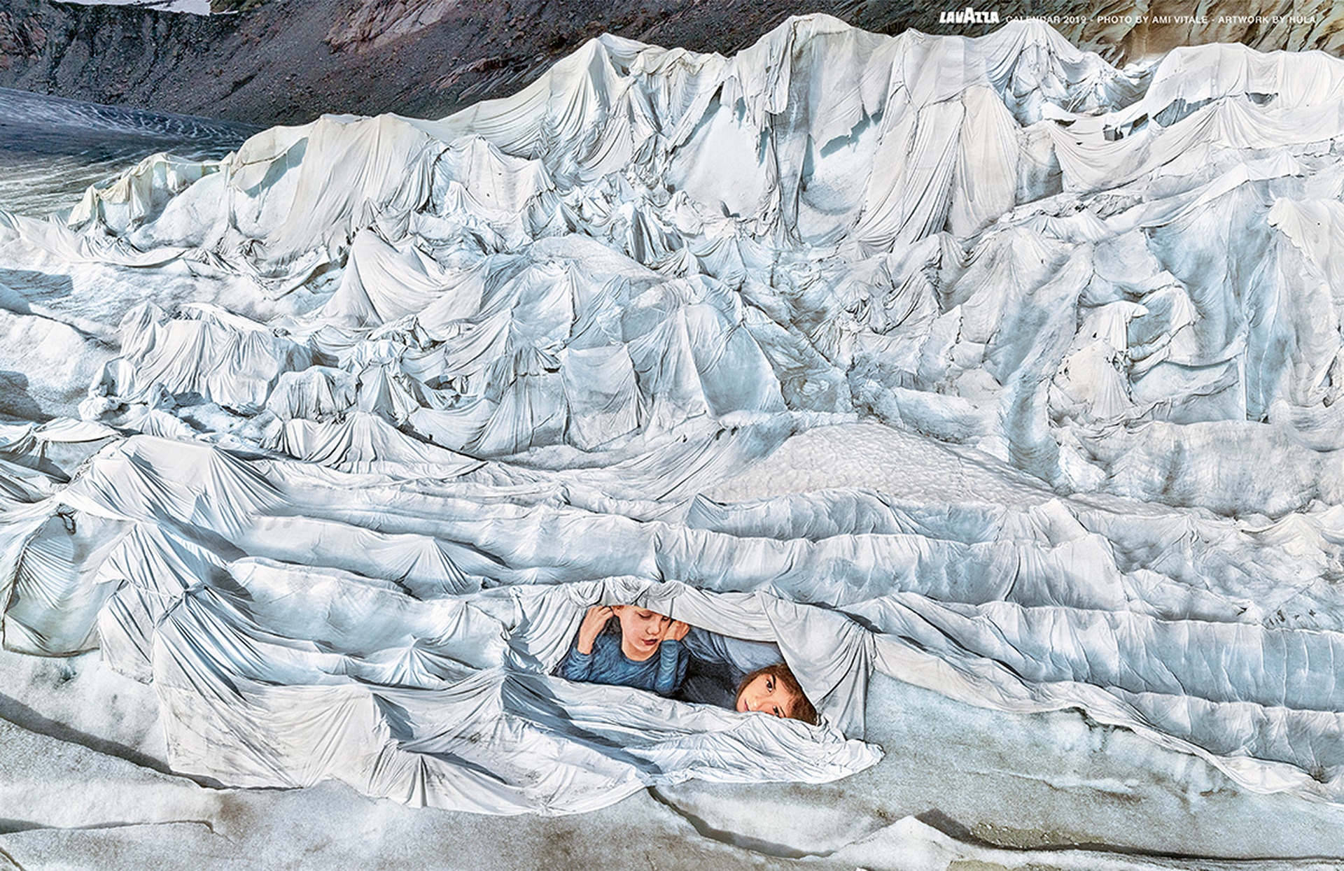 Novembre, calendario Lavazza 2019 - Encompass I, di Hula, sul ghiacciaio Rhone in Svizzera