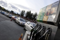 Auto nuove a benzina e diesel, anche l’Italia punta allo stop entro il 2035
