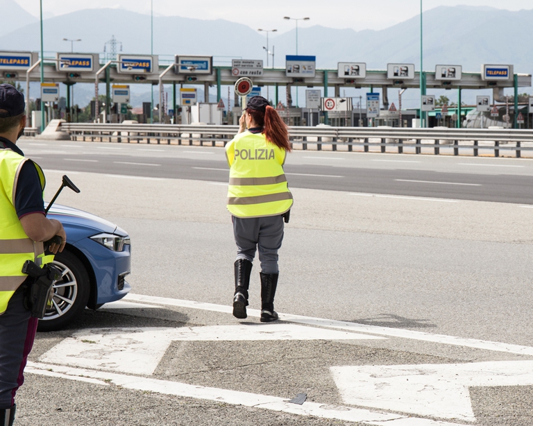 Terminata la campagna Vacanze Sicure realizzata dalla Polizia stradale in collaborazione con Assogomma e Federpneus. I risultati sono preoccupanti, molri i casi di pneumatici lisci, danneggiati o montati in modo errato. ©Assogomma