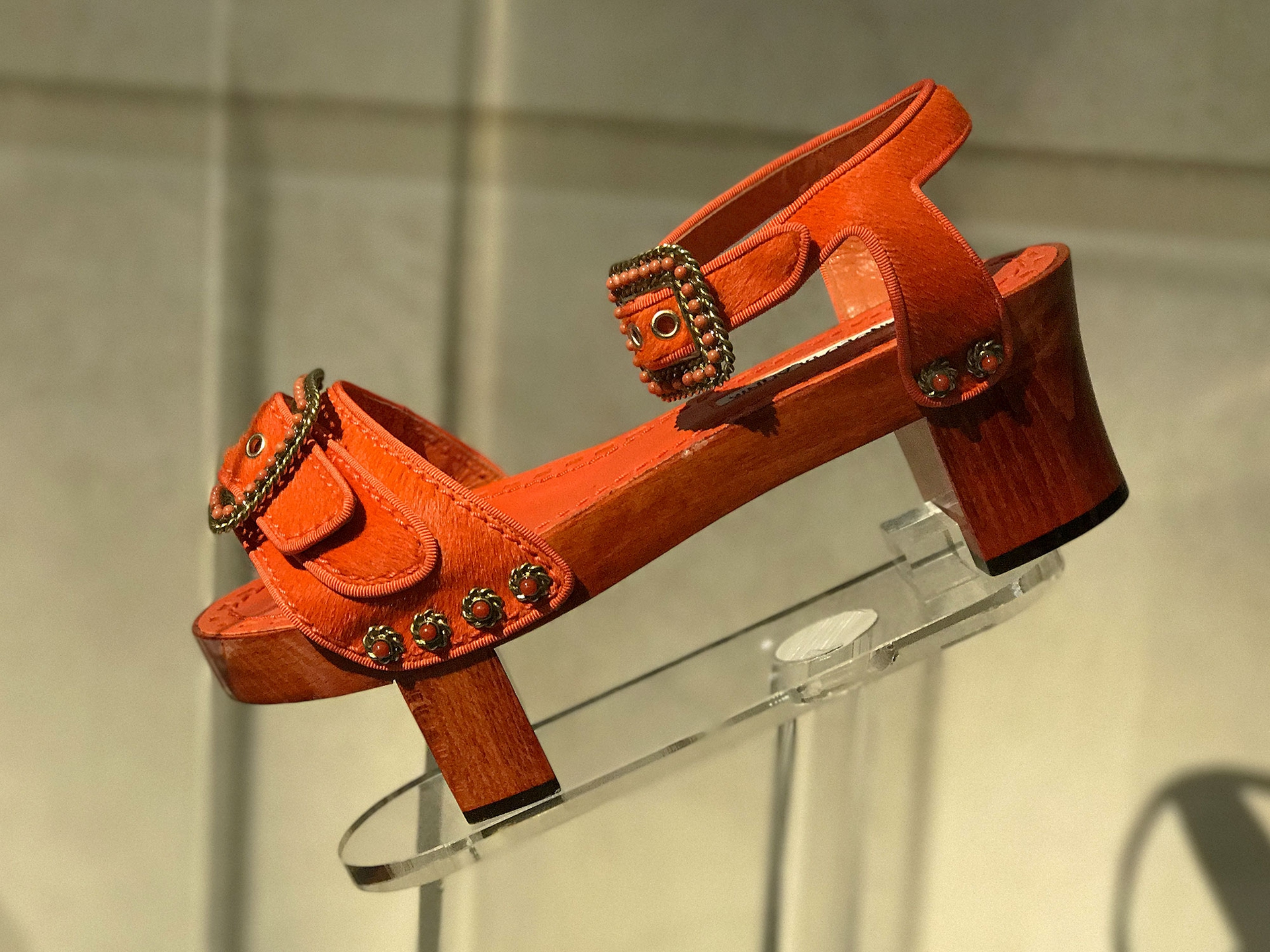 manolo-blahnik-2330-sandalo-arancione