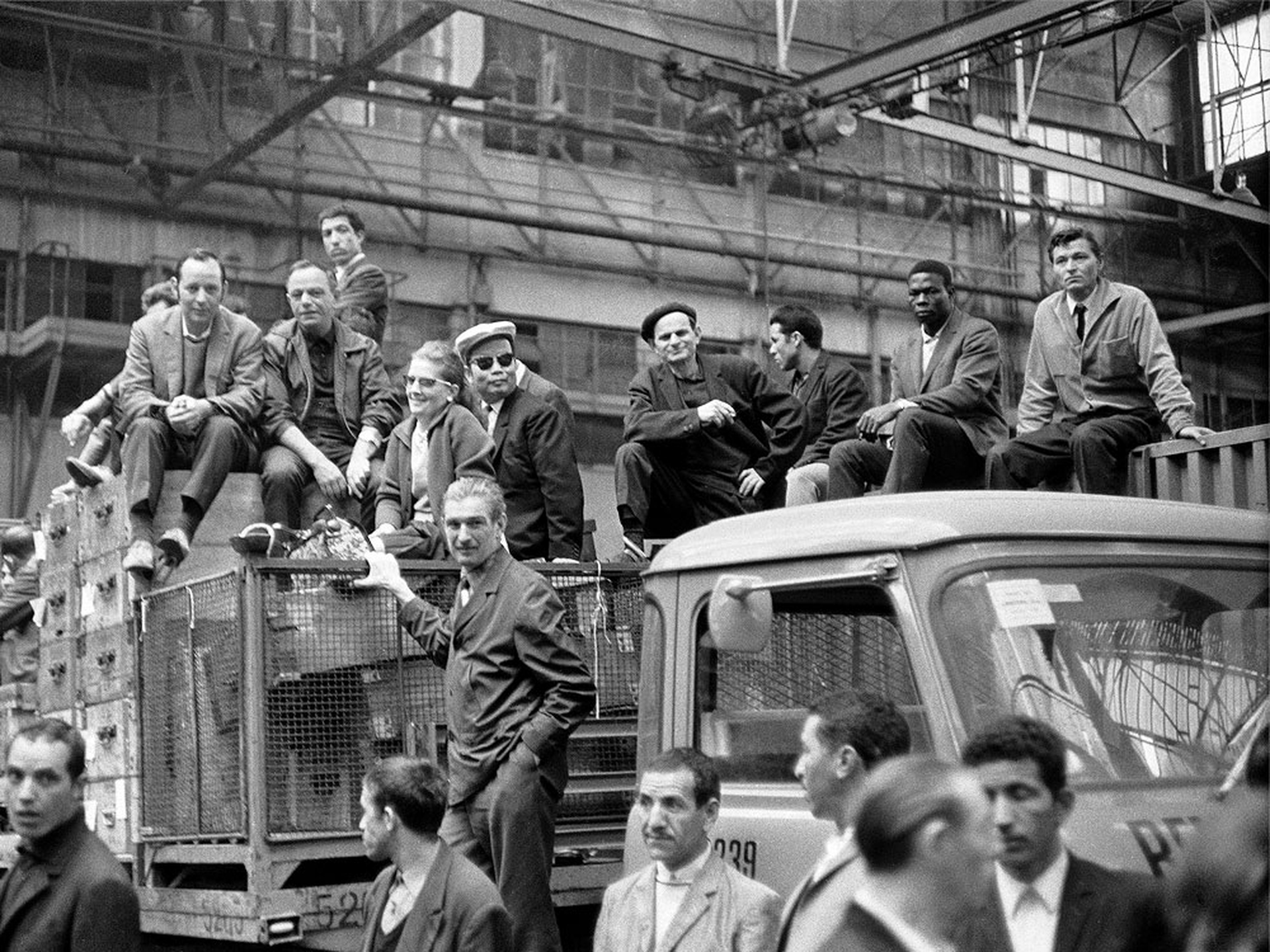 1-maggio-1968-francia-operai-renault-in-sciopero