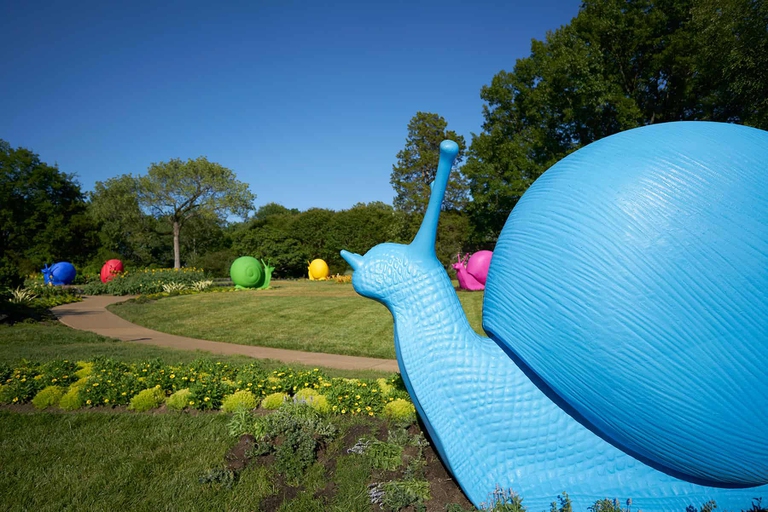 "Look Up"di Cracking Art